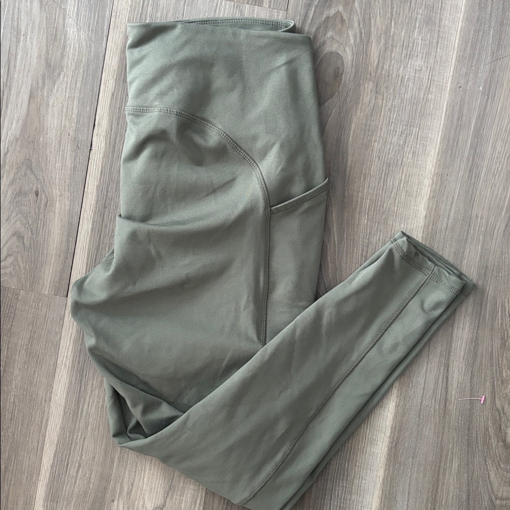 Danskin Olive Women's Leggings size large with side pockets